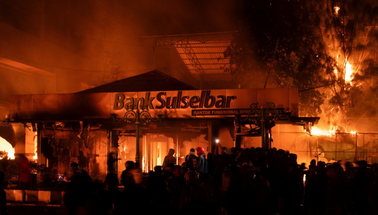 Media Asing Beritakan Tiga Orang Tewas Akibat Aksi Protes di Indonesia yang Meluas